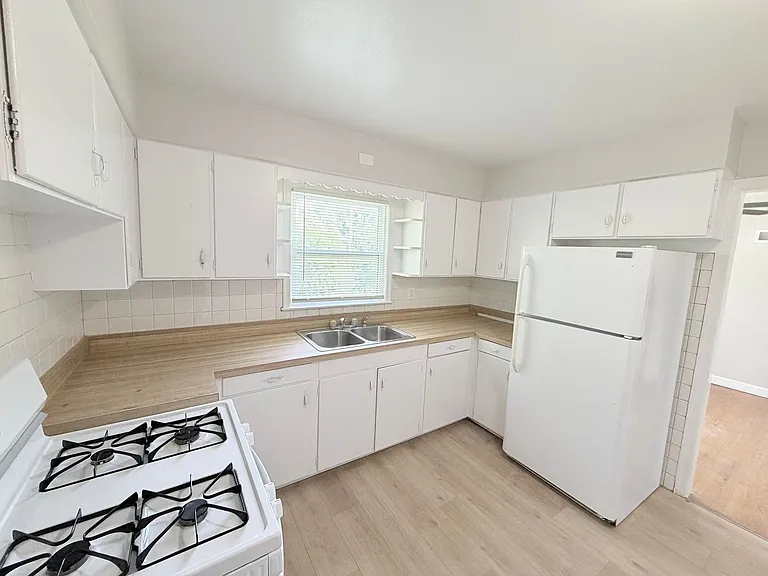 5403 Booth Ave — Photo 3