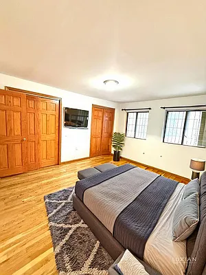 Rented by Luxian International Realty LLC | media 2