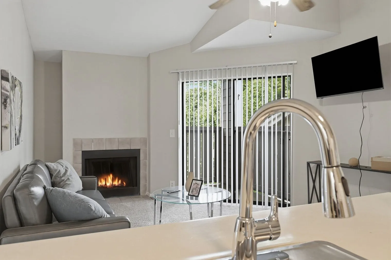 1 bed, 1.0 bath, 10301 sqft, $2,235 — Photo 2