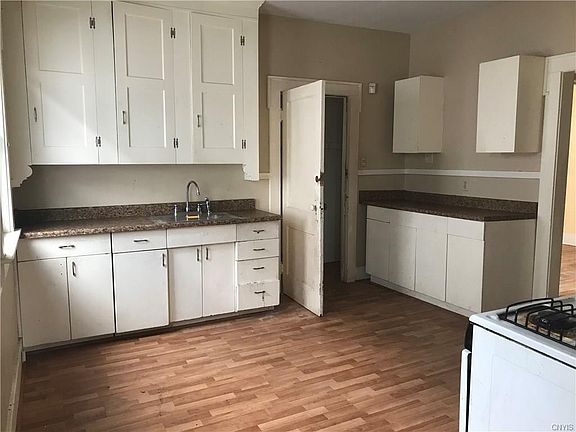 4th image of 1137 Hilton Ave