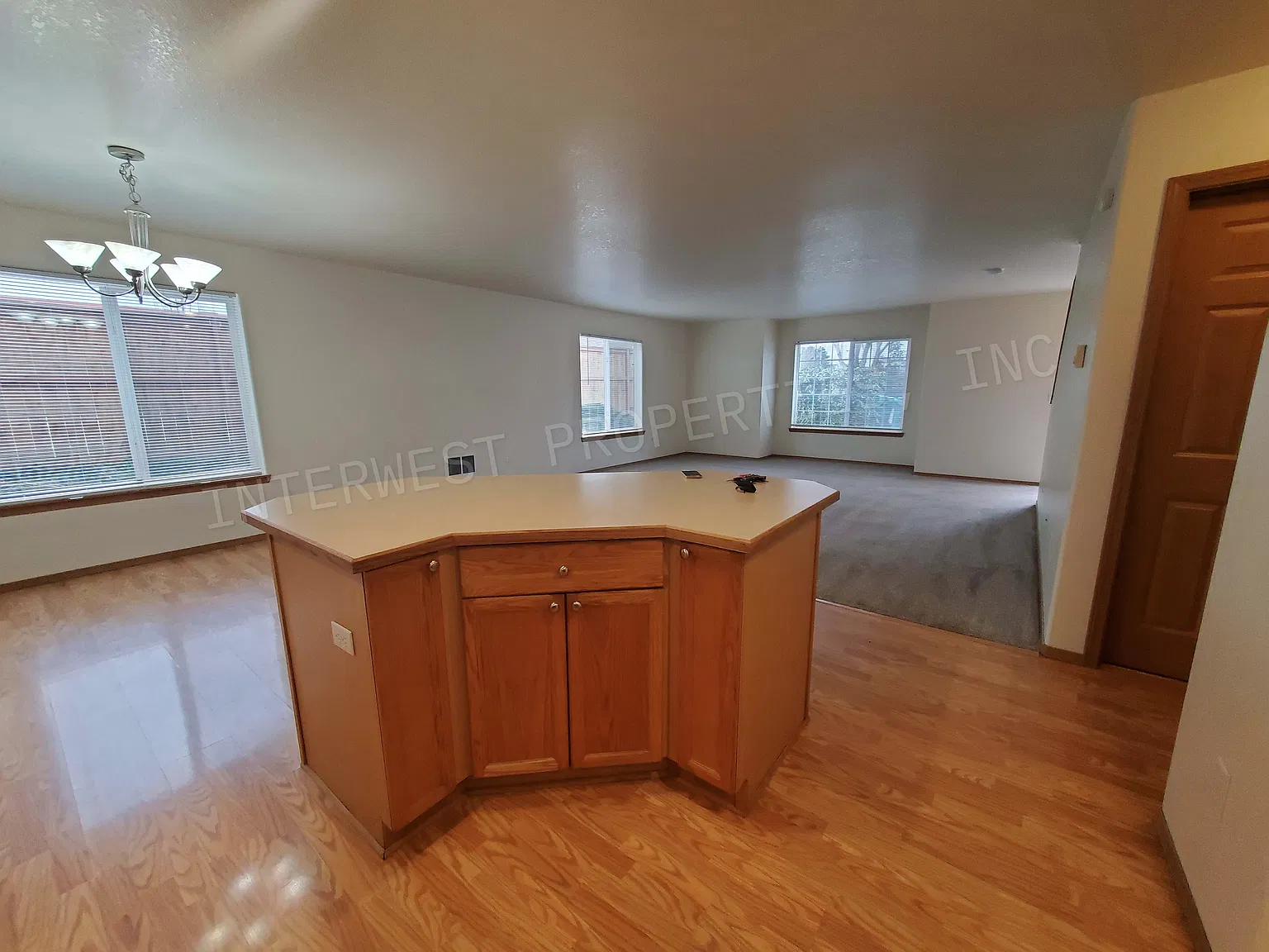 3 bed, 2.5 bath, 1820 sqft, $2,495 — Photo 4