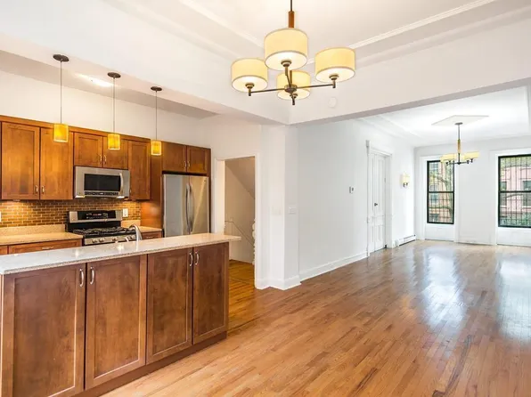 803 Putnam Avenue image 2 of 16