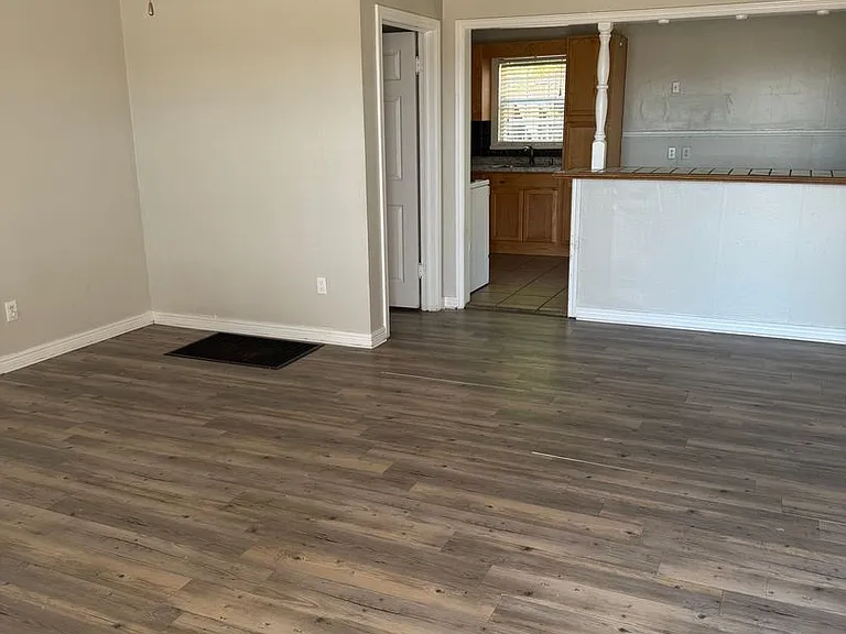 1615 Woodruff Ln — Photo 4