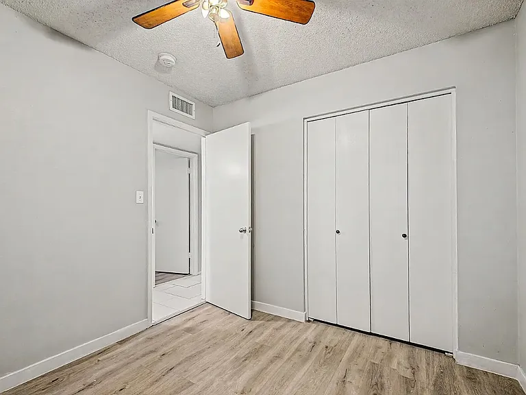 1000 E Loyola Dr — Photo 5