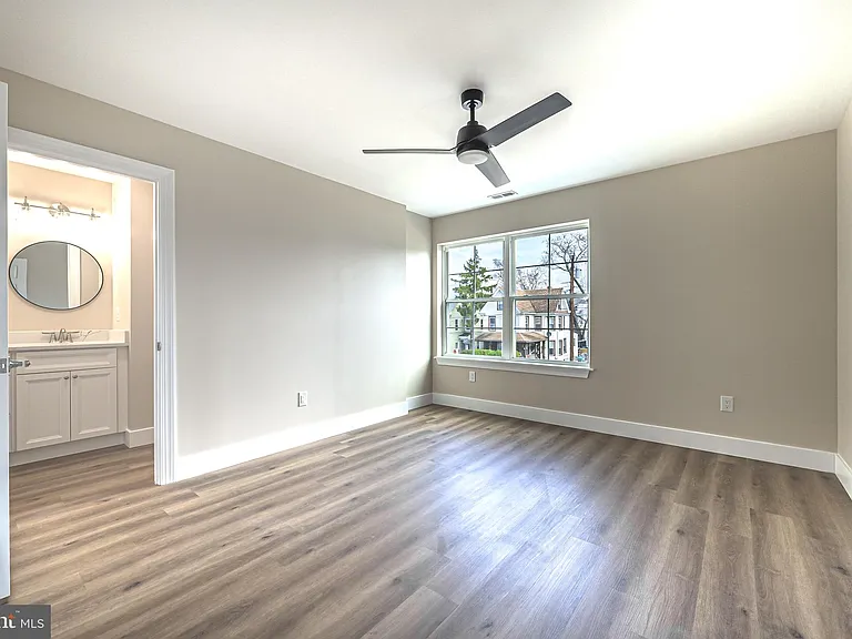 820 Archer St — Photo 11
