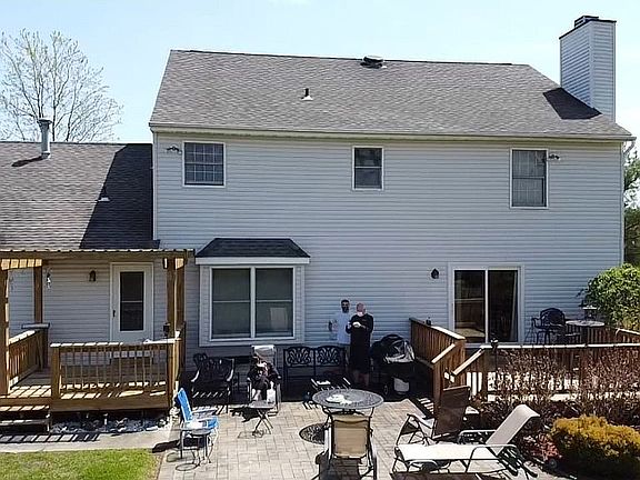 2nd image of 7 Peachtree Ln