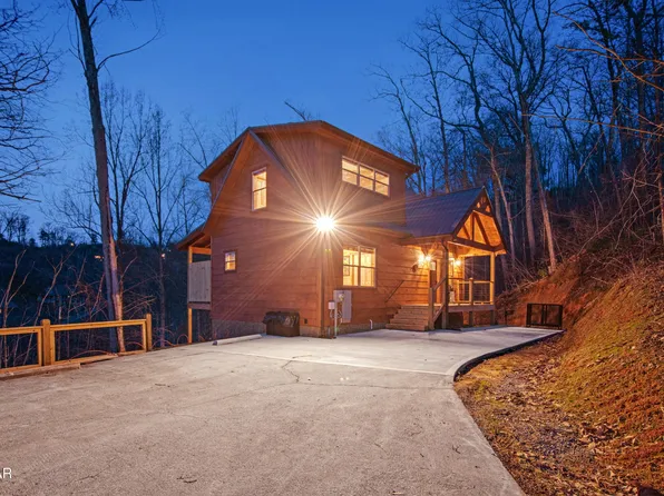 1150 Kings Ridge Rd E, Gatlinburg, TN 37738