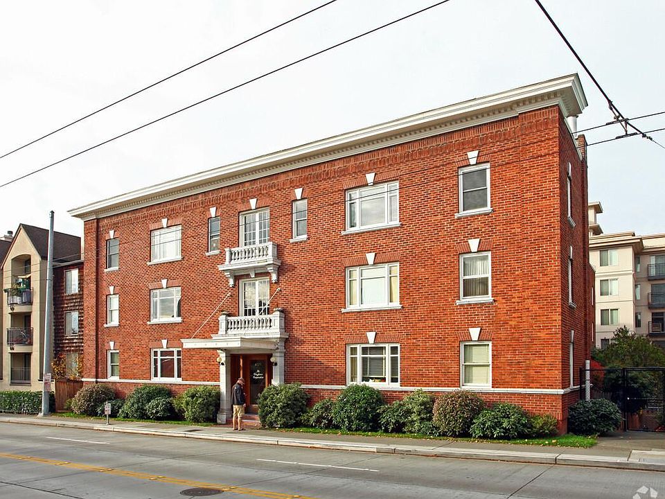 1st image of 4725 15th Ave NE APT 17
