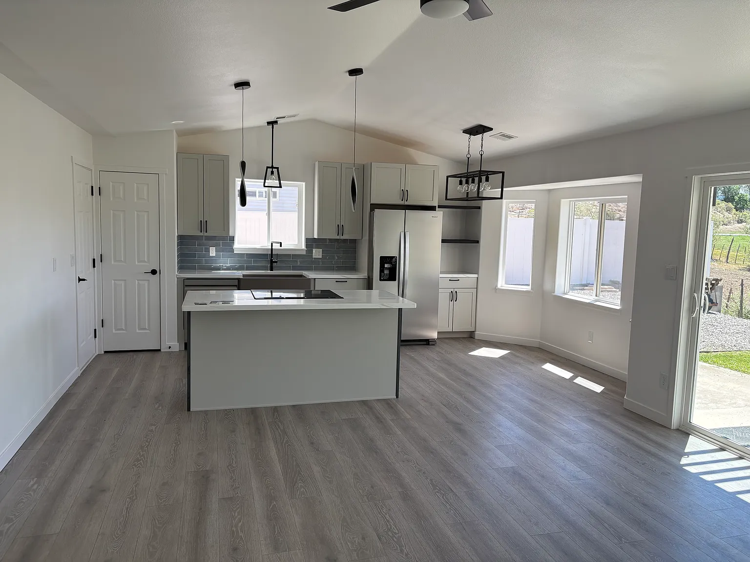 4 bed, 1750 sqft, $2,900 — Photo 2