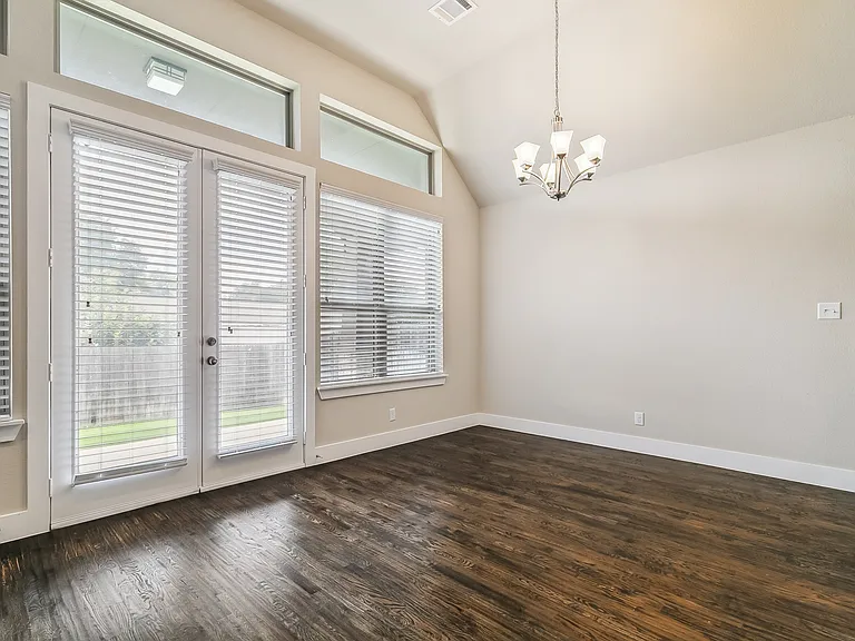 2508 Sanders Ct — Photo 11