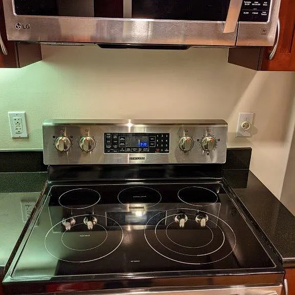 260 King St #1401 — Photo 7