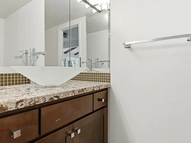 Upstairs Hall Bathroom -2