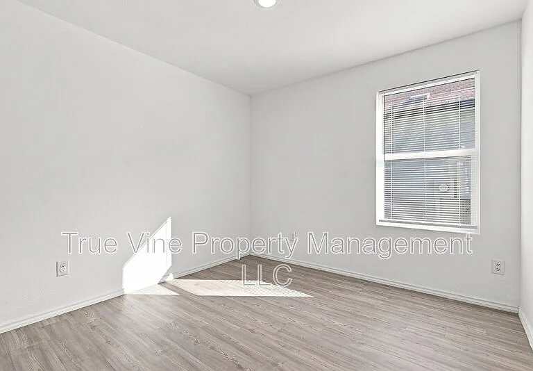 2906 Millikan Dr — Photo 20