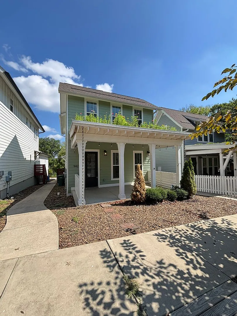 Beautifully Updated 3 Bedroom Home Near Downtown Fayetteville! — Photo 1
