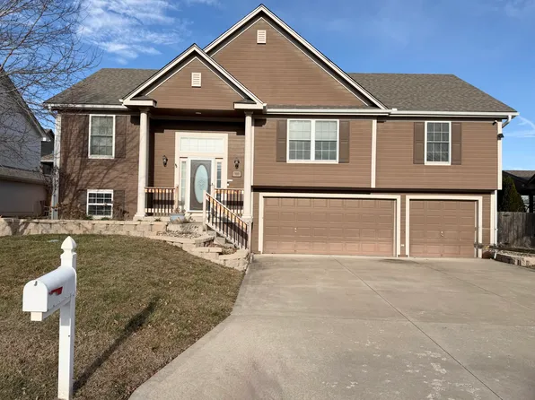 900 NW Hawthorne Ct, Grain Valley, MO 64029