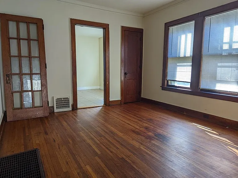 207-209 Austin Ln #207 — Photo 8