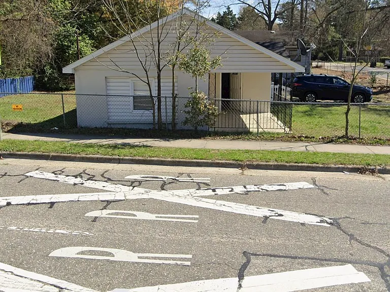 210 Jasper St — Photo 2