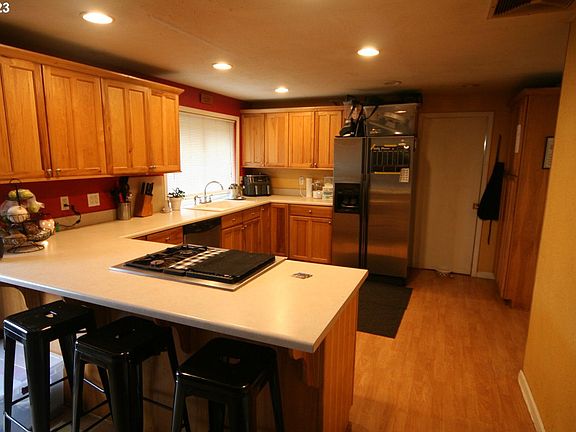 3rd image of 839 New Terrace Ct NE