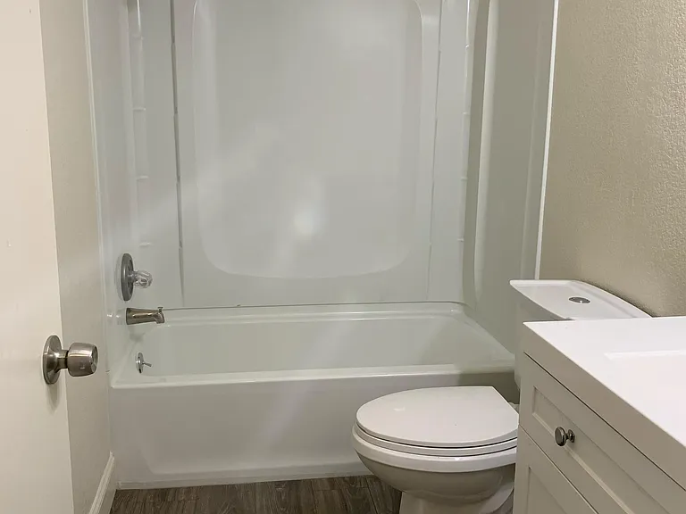 1340 West 4th Street - 4 — Photo 12