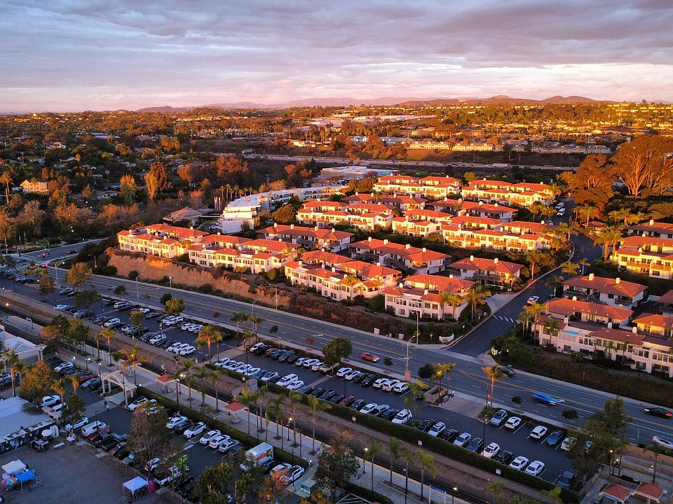 Hacienda de la Playa complex. Green arrow is the end unit being rented