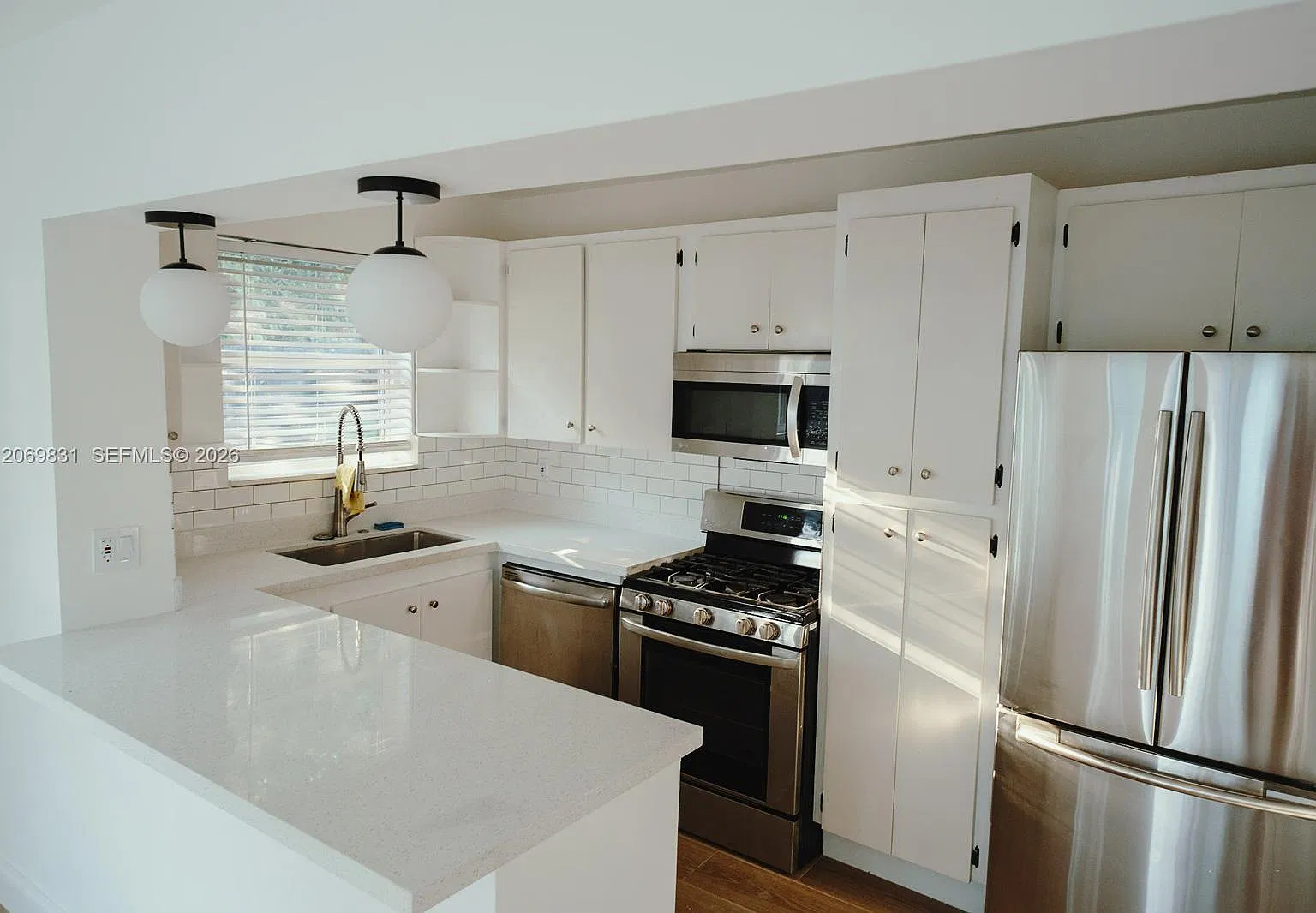 3 bed, 2.5 bath, 1328 sqft, $4,650 — Photo 1