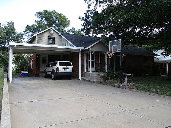 3rd image of 129 Viola Ave