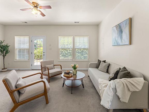 3rd image of 72 Villa Cir