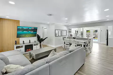 2809 NW 7th Ave — Photo 13