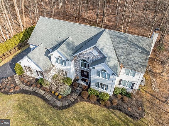 3rd image of 1419 Carolina Pl