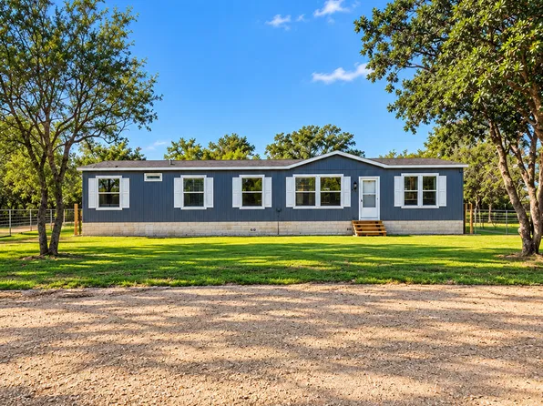 99 GONZALES LN, La Vernia, TX 78121