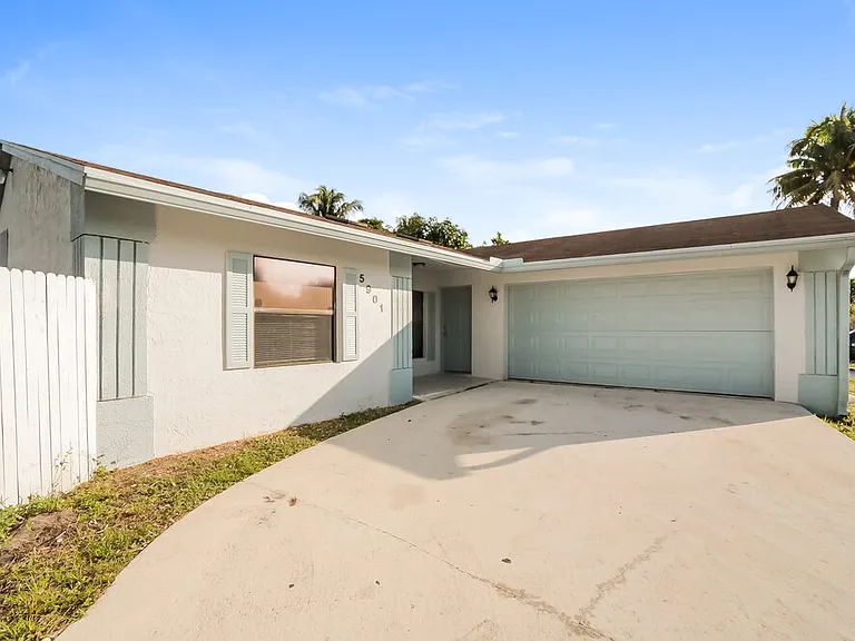 5901 Lincoln Cir W — Photo 3