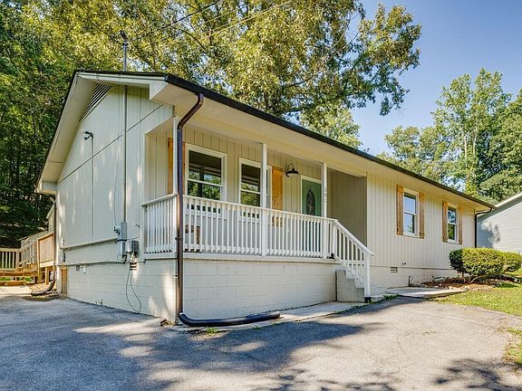2nd image of 301 Larkspur Dr