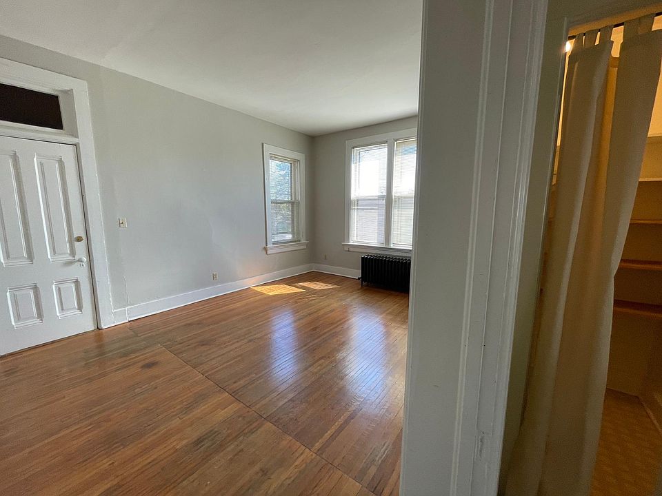 1st image of 325 W Jackson St Floor 2