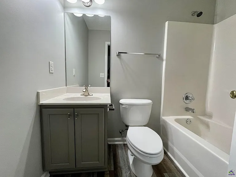 321 Deerfield Cir — Photo 21