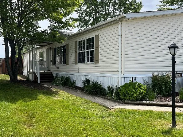 8201 Briercrest Dr, Erie, PA 16509