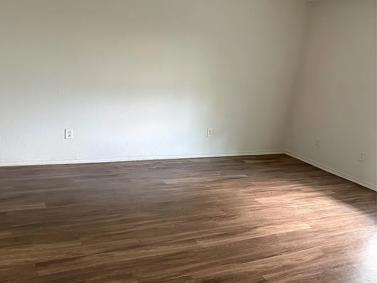 Colony Loop Dr — Photo 3