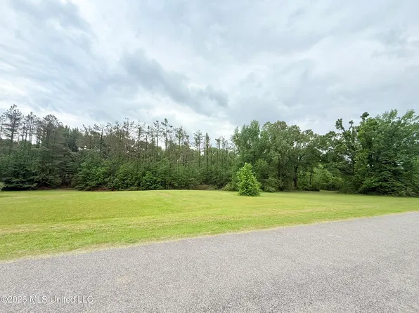 Whitney Dr, Grenada, MS 38901