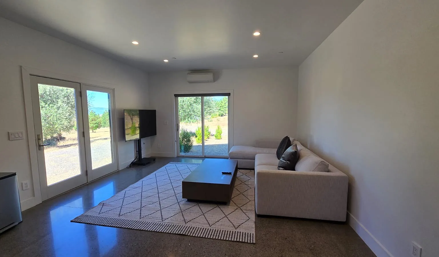 20743 Vineyard Dr — Photo 2