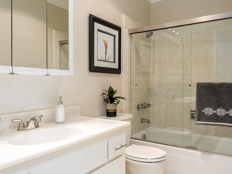 Peninsula View Apartments — Photo 9