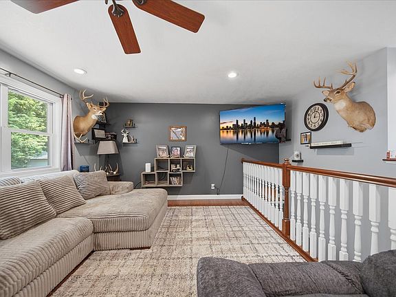 3rd image of 1118 Elm Pl