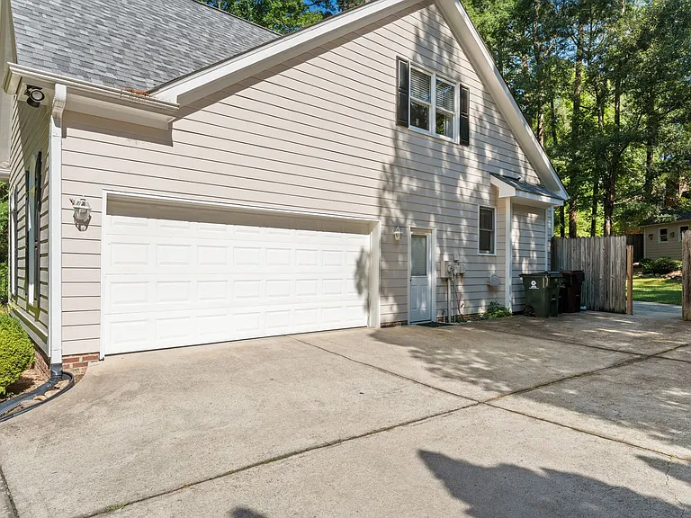 2306 Strawberry Ln — Photo 15