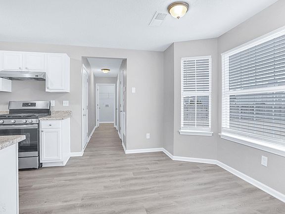 4th image of 1659 Village Place Cir NE