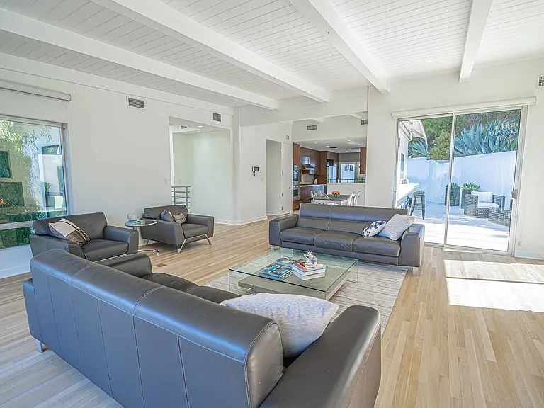 8641 Metz Pl — Photo 9