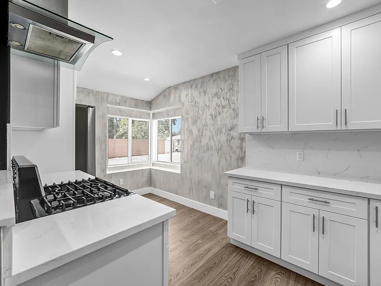 13530 Beaver St — Photo 6