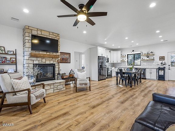 4th image of 2225 Roundabout Way