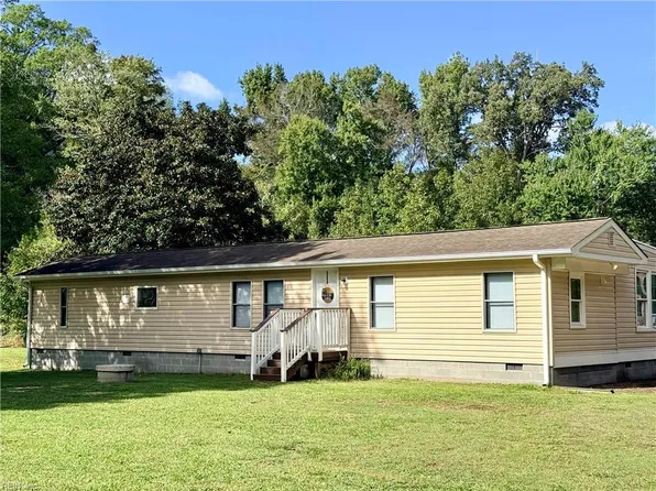 2612 Robin Hood Trl, Suffolk, VA 23435