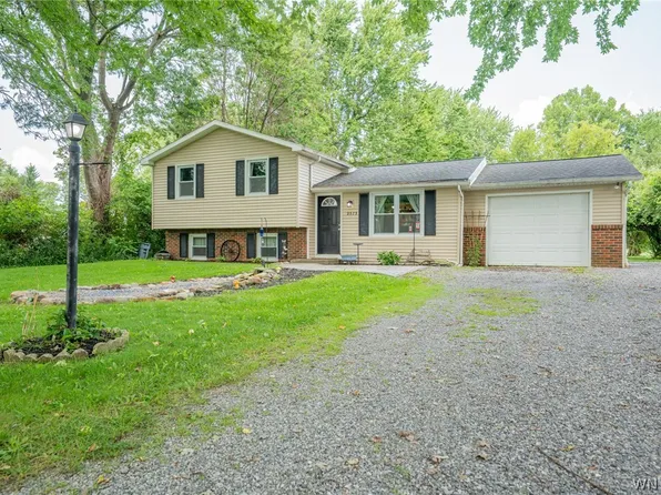 2573 Pratt Rd, Batavia, NY 14020