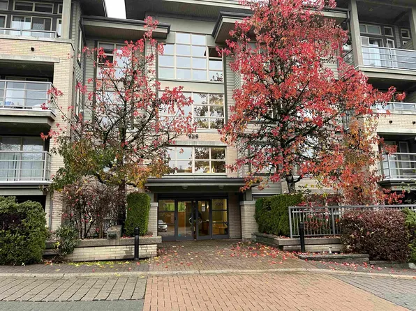 9319 University Cres #409, Burnaby, BC V5A 4Y5
