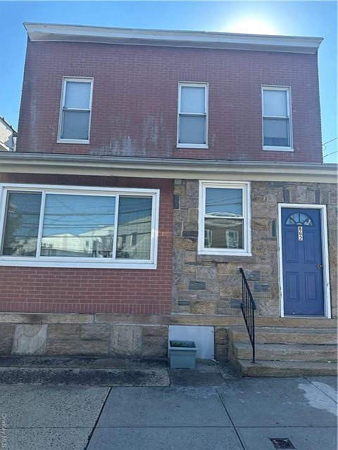 1st image of 862 Midland Ave Floor 1
