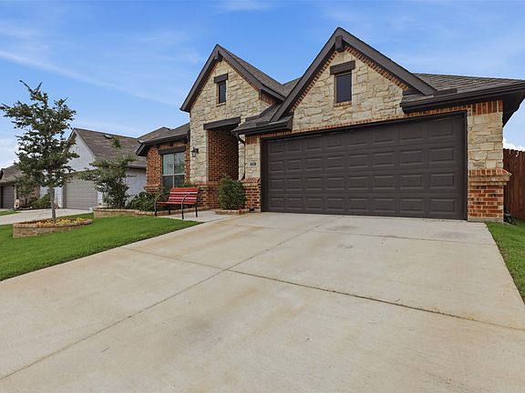 5th image of 908 Misty Ln